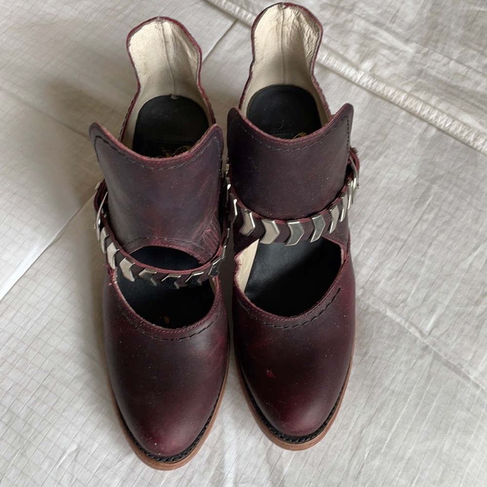 FrEeBiRd booties